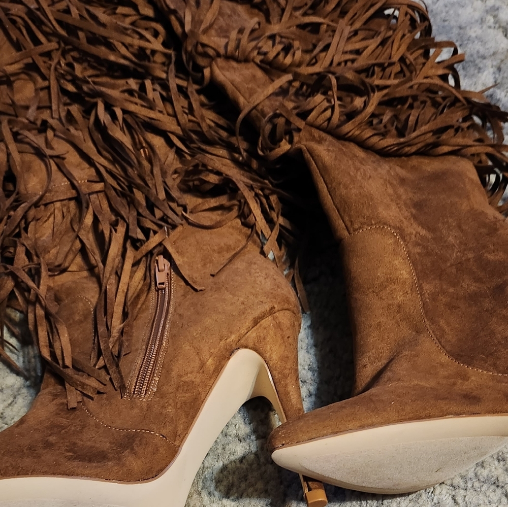 Boots - Picture 4 of 5